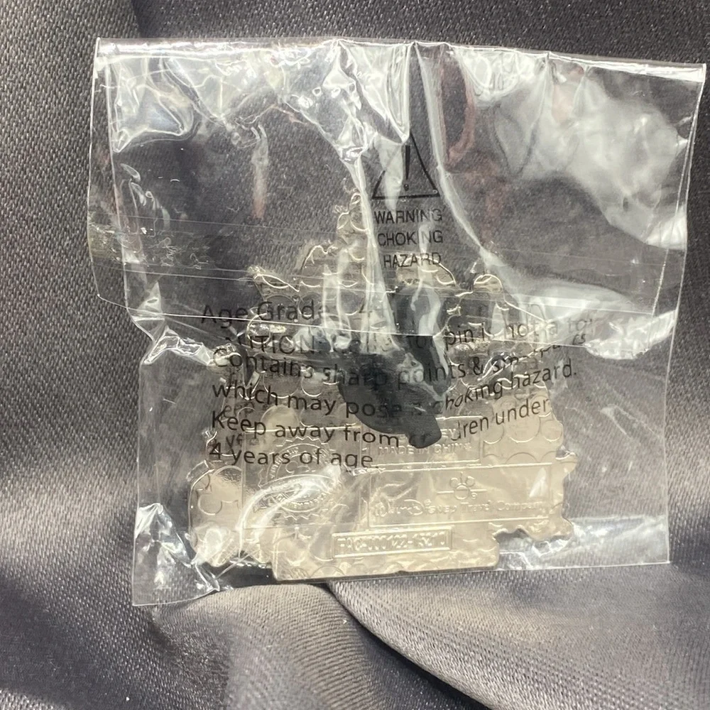 Disneyland 60th anniversary pin - Picture 2 of 2